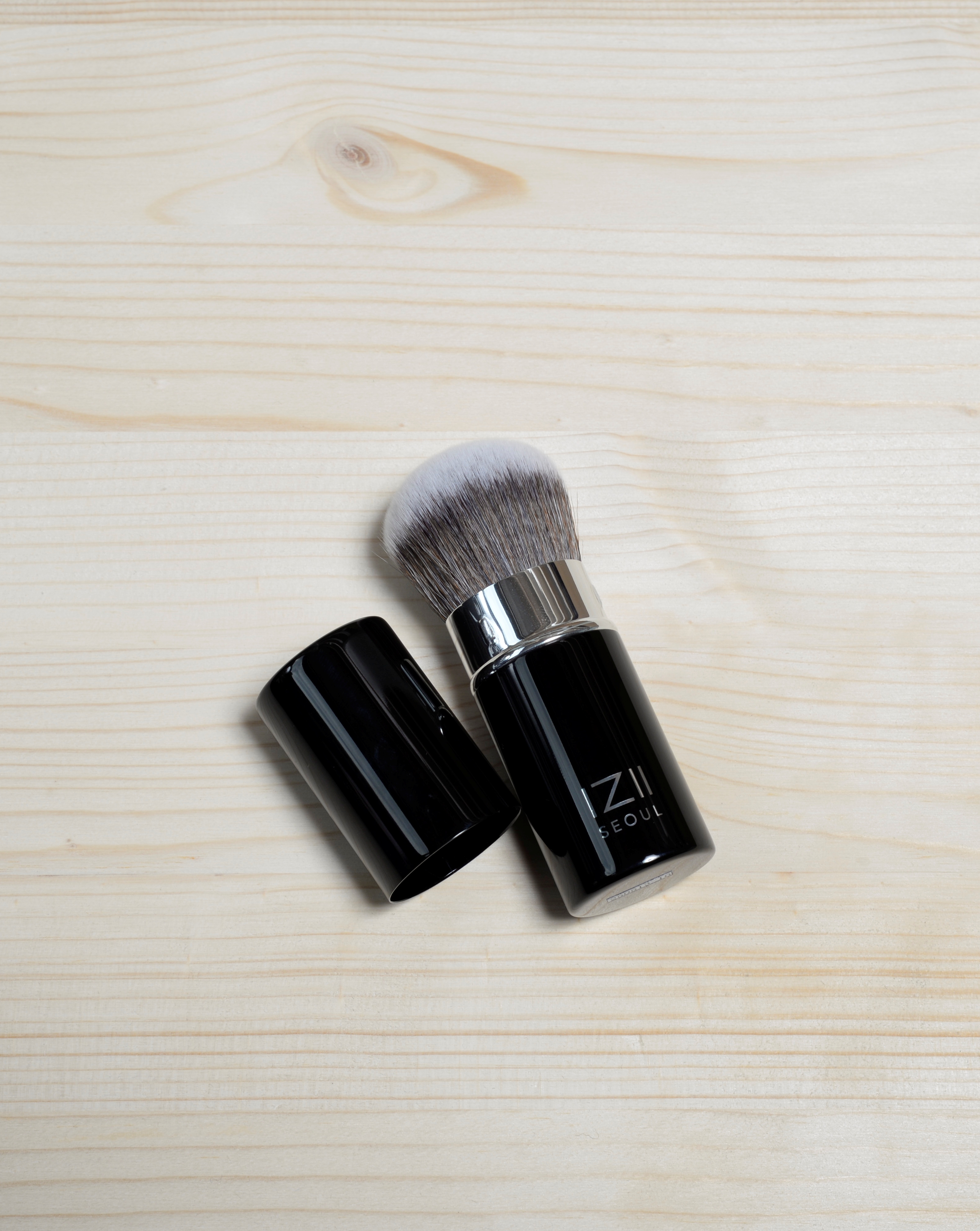 IZII Pennello Kabuki Retrattile