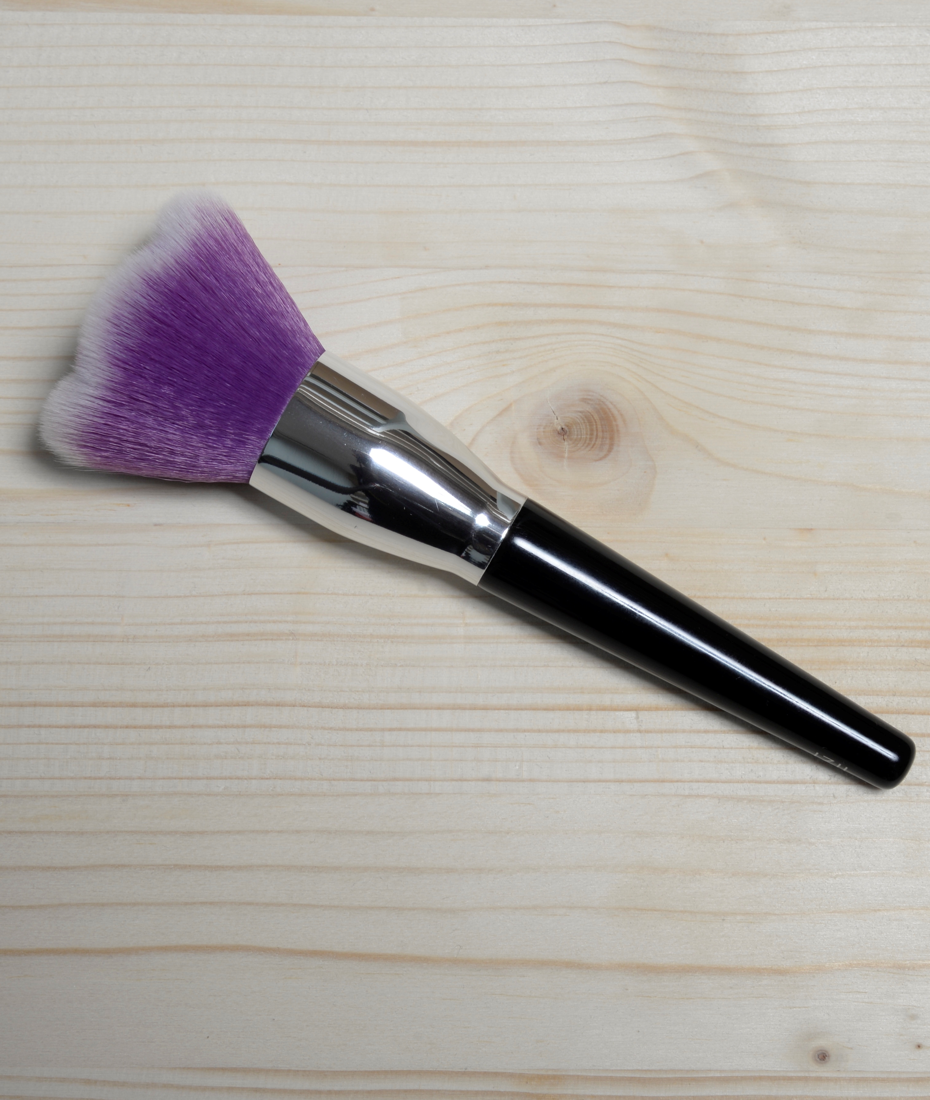 IZII Flower Brush Clematide Viola