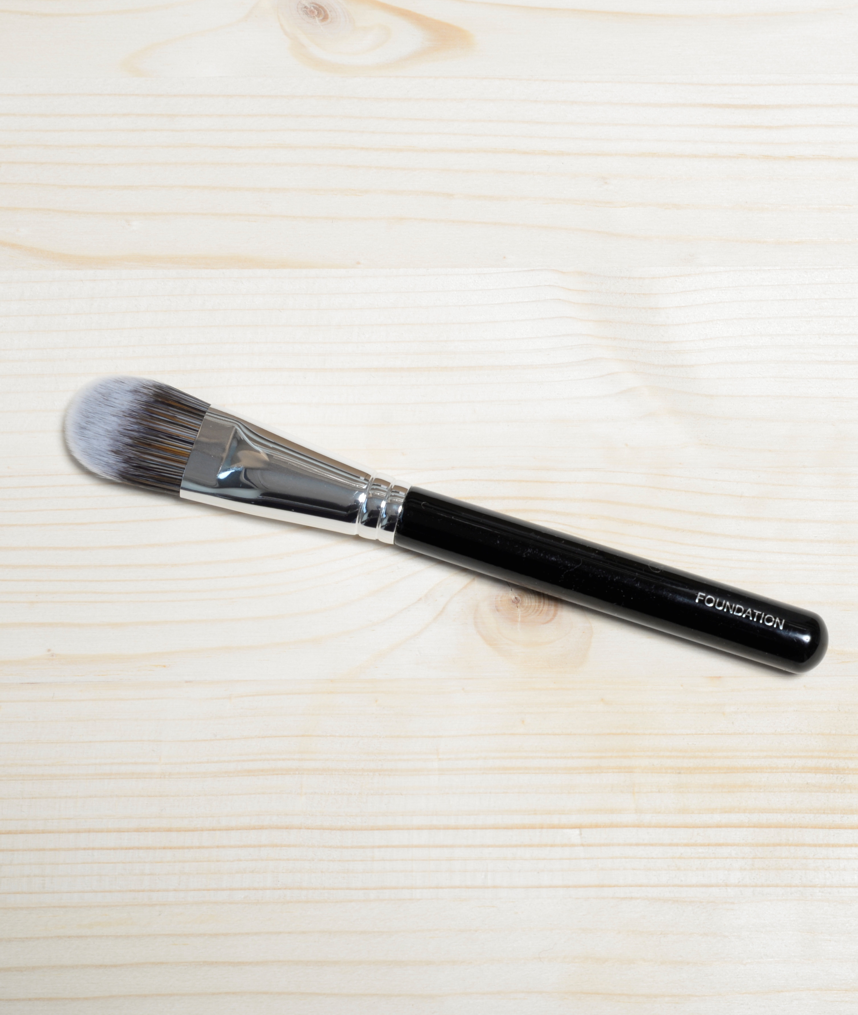 IZII Pennello Fondotinta