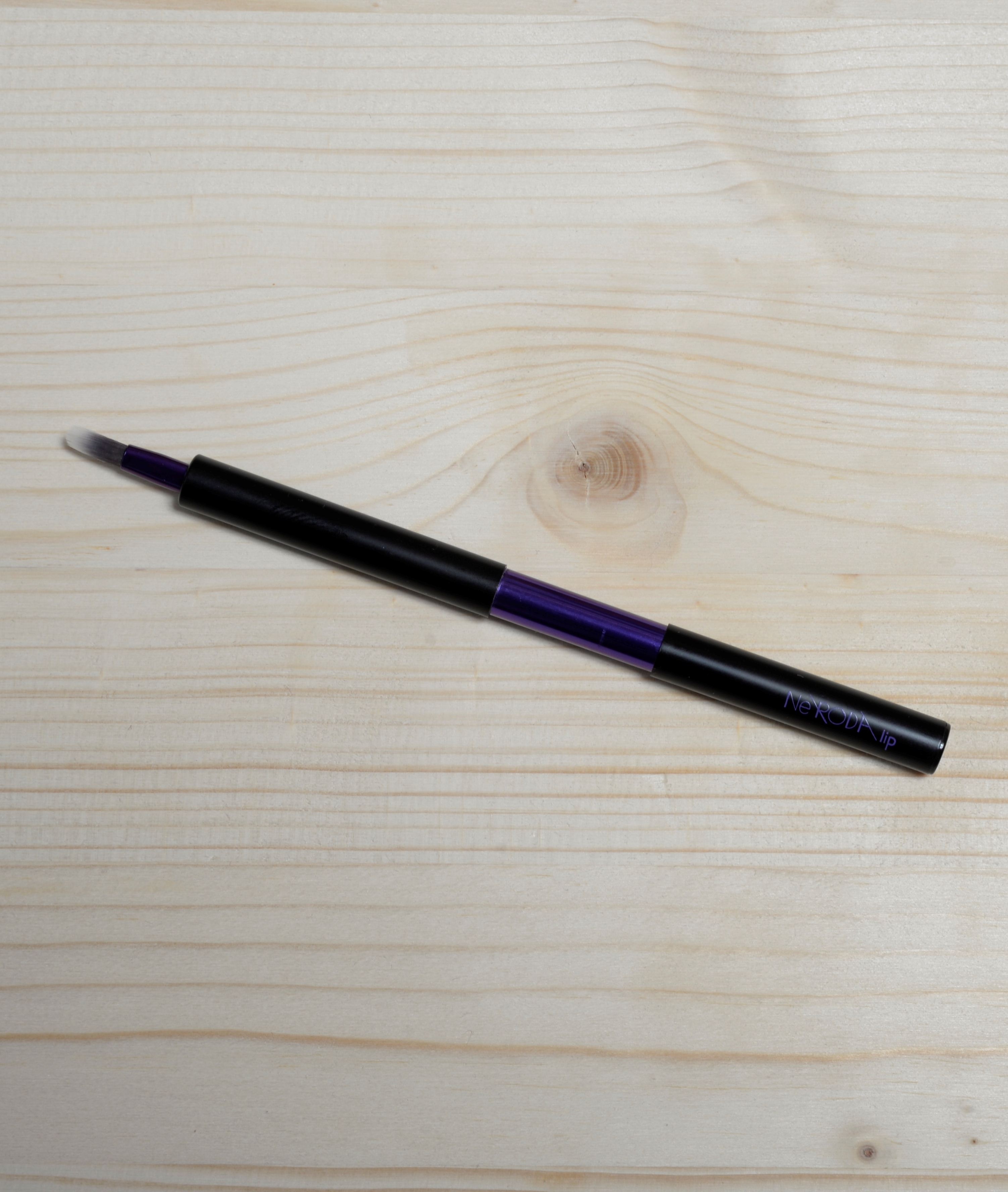 NERODA 318 Labbra retrattile