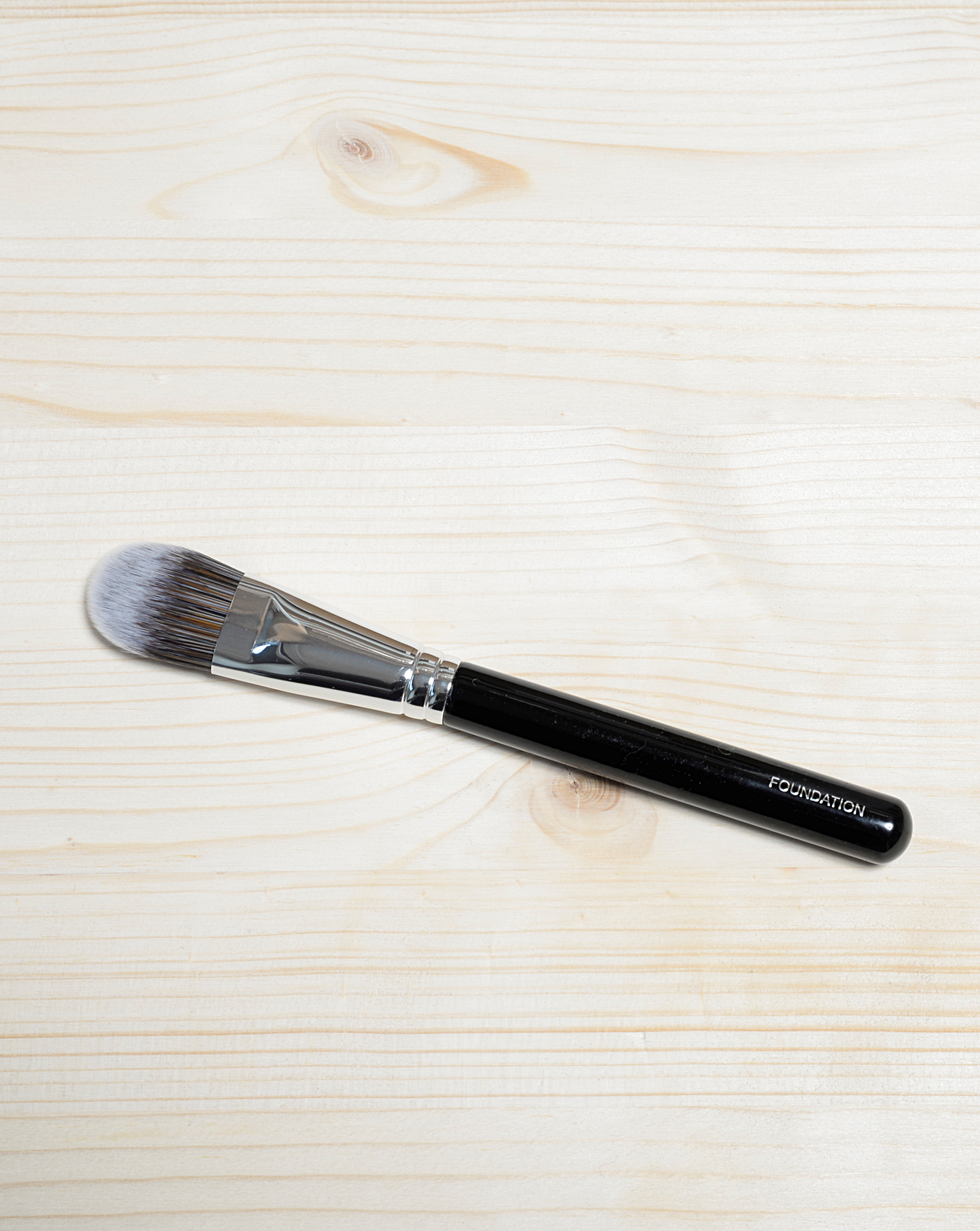 IZII Pennello Fondotinta