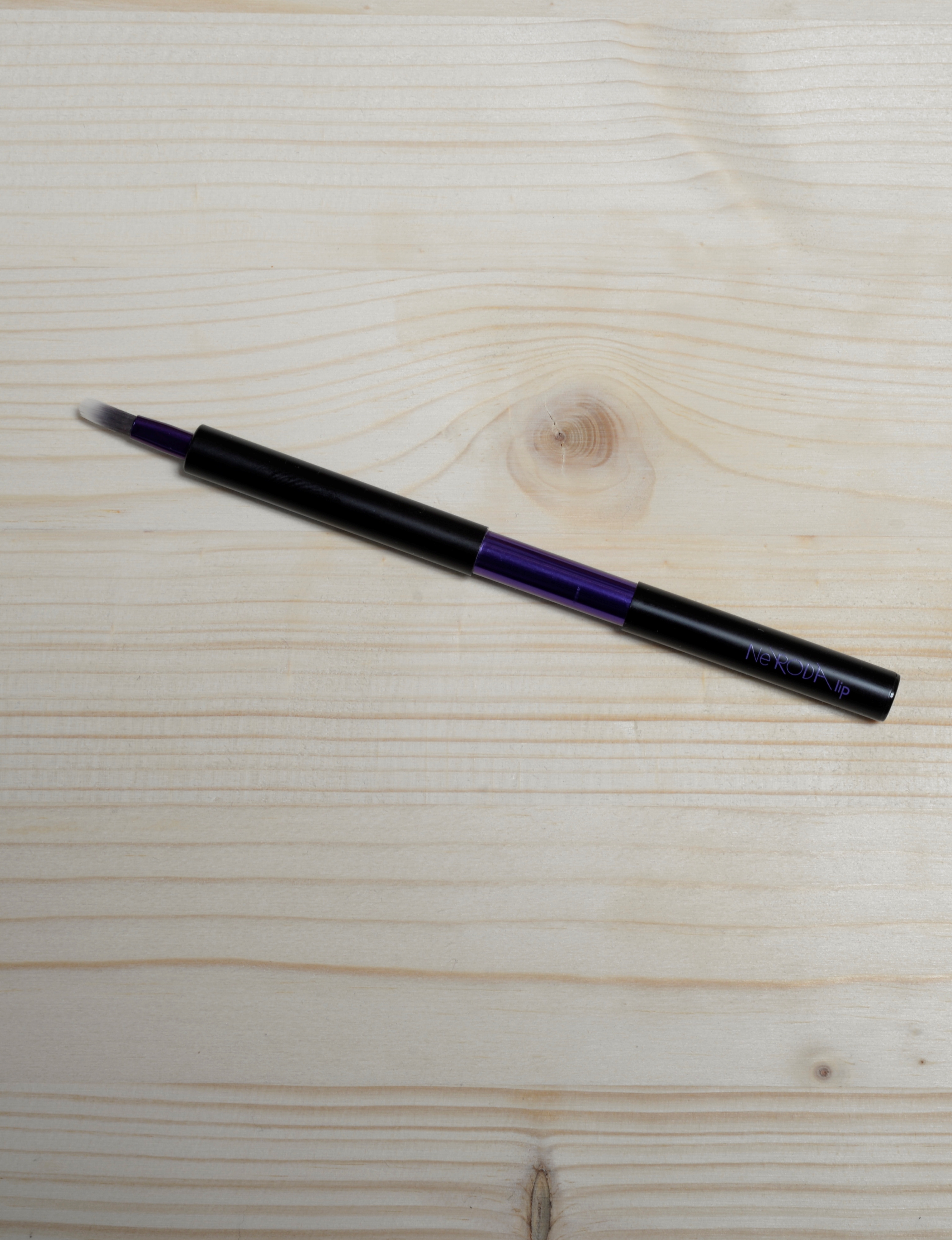 NERODA 318 Labbra retrattile